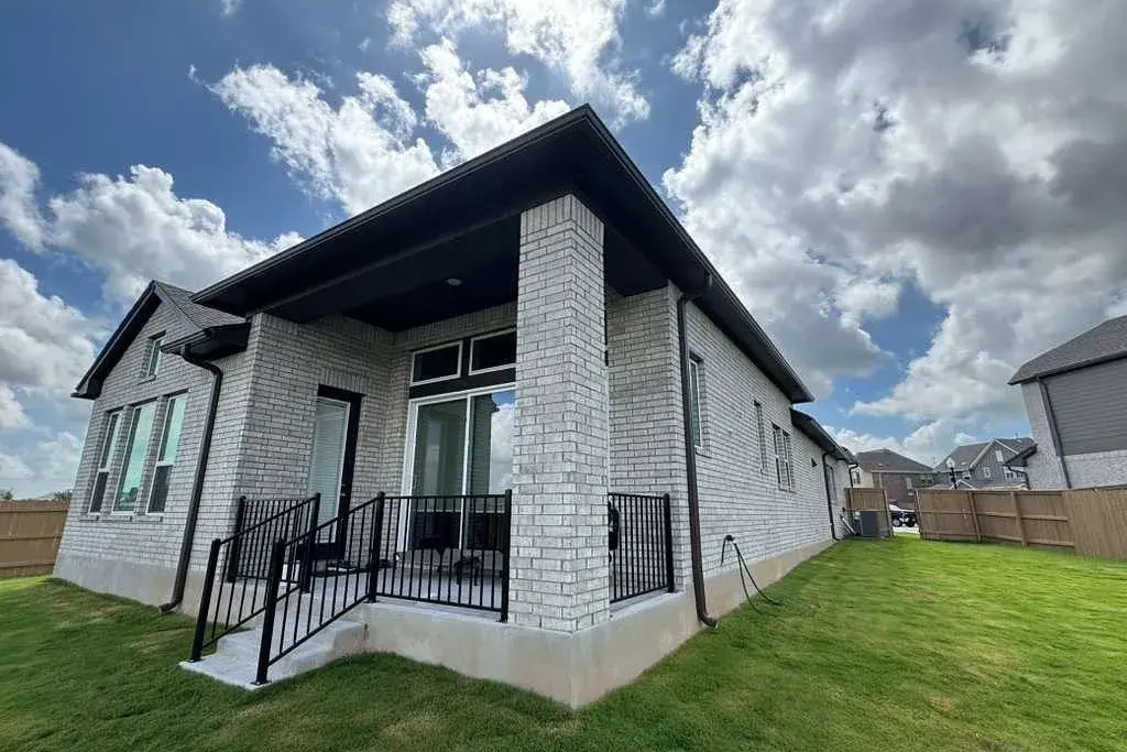 Seamless Gutter Installation