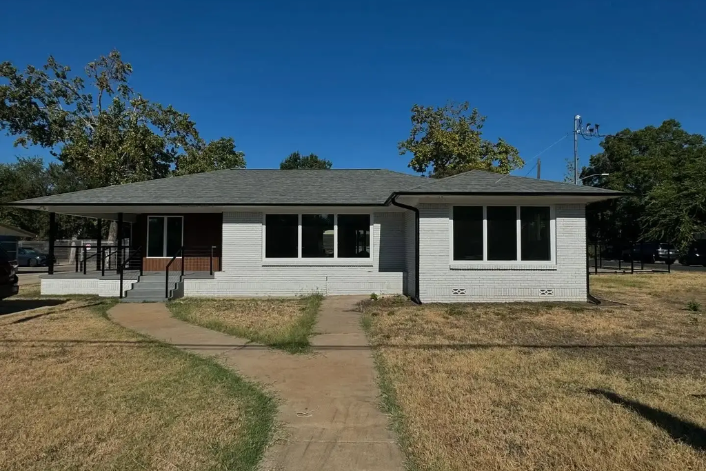 Seamless Gutter Installation