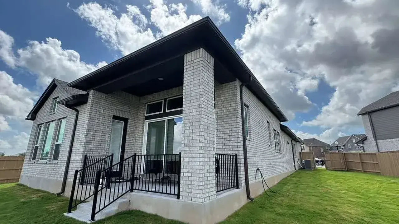 Seamless Gutter Installation